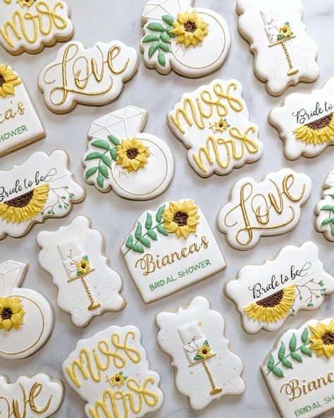 Sunflower Bridal Shower Cookies 🌻 by Asiulad Bridal Shower Cookies Sunflower, Sunflower Bridal Cookies, Sunflower Bridal Shower Favors, Bridal Shower Themes Sunflower, Bridal Shower Ideas Sunflower Theme, Sunflower Bridal Shower Theme, Sunflower Bridal Shower Cookies, Bridal Shower Ideas Sunflowers, Western Bridal Shower Cookies