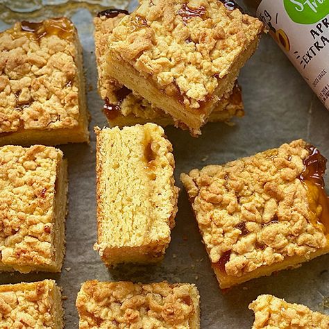 Jam Squares, Carrot Cake Recipe Homemade, Carrot Cake Dessert, Carrot Cake Recipe Healthy, Carrot Cake Recipe Easy, Homemade Carrot Cake, Scones Recipe Easy, Jam Tarts, Healthy Carrot Cakes