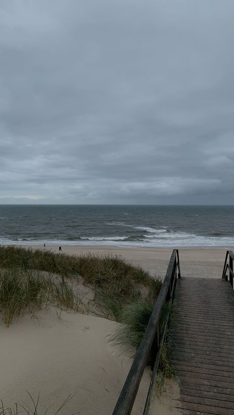 cloudy beach sylt island germany Beach Cloudy Day, Cloudy Beach Aesthetic, Misty Beach, Rainy Beach, Cloudy Beach, Calm Beach, Twilight Vibes, Fallout Boy, Dark Naturalism