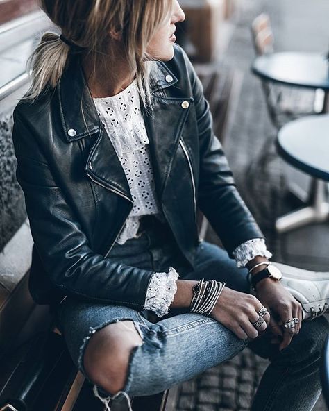 Blue Blue leather jacket and cute blouse! #ootd #denim #blue Biker Jacket Outfit, Womens Leather Biker Jacket, Blue Leather Jacket, Rock N Roll Style, Spring Outfits Men, Faux Leather Biker Jacket, Leather Jacket Outfits, Cute Blouses, Mode Inspiration