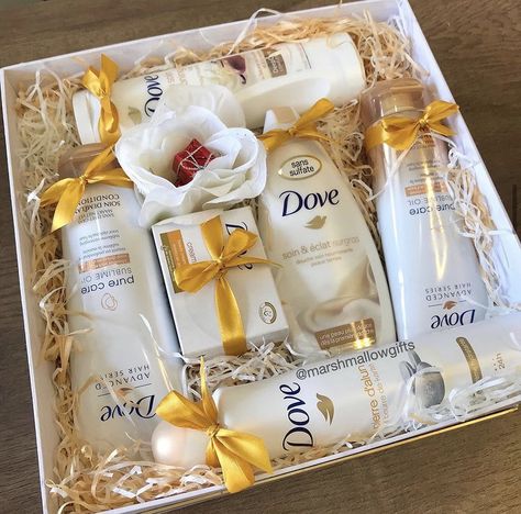 Dove female beauty products beautifully wrapped in white and gold  for Mother’s Day. Hampers For Mothers Day, Bridal Gift Hamper Basket Ideas, Mother’s Day Gift Hampers, Dove Basket Ideas, Gift Wrapping For Wedding, Cute Hamper Ideas, Dove Gift Basket Ideas, Shaadi Gift Basket, Creative Hampers Ideas