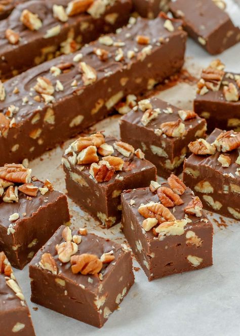 Fine Minute Chocolate Fudge is a keeper! Nut Goodie, Caramel Oatmeal, 5 Minute Fudge, Holiday Fudge, Pecan Chocolate, Microwave Fudge, Glazed Pecans, Fudge Recipes Chocolate, Christmas Fudge