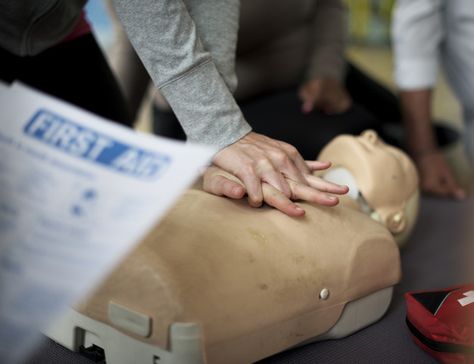 Cpr first aid training concept | Free Photo #Freepik #freephoto #people #medical #health #event First Aid Training, First Aid Cpr, Cardiopulmonary Resuscitation, Basic Life Support, Basic First Aid, First Aid Course, Cpr Training, Platelet Rich Plasma, Online Training Courses