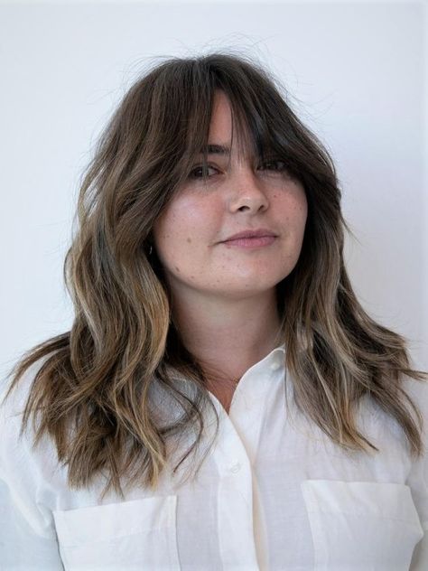 Round Face Front Bangs, Haircut For Chunky Faces, Cubby Face With Bangs, Shaggy Bangs Round Faces, Chunky Bangs Round Face, Round Face Long Bangs, Bangs For Round Face Plus Size, Medium Hair With Bangs And Layers Round Faces, Mom Hair 2023