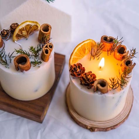 Dried Flower Candles, Creation Bougie, Handmade Candles Diy, Templat Kotak, Homemade Scented Candles, Soya Mumu, Candle Projects, Diy Candles Scented, Candle Crafts Diy