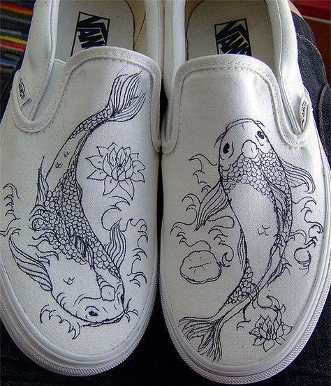 e t h e r e a l Sharpie Shoes, Drawing Canvas, Haine Diy, Diy Vetement, Shoes Drawing, Shoes Ideas, Kleidung Diy, Painted Jeans, Winter Chic