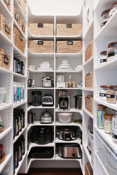 Walk In Pantry Ideas Layout, Small Walk In Pantry, Walk In Pantry Ideas, Narrow Pantry, Pantry Closet Design, Pantry Layout, Dream Pantry, House Pantry, Neat Method