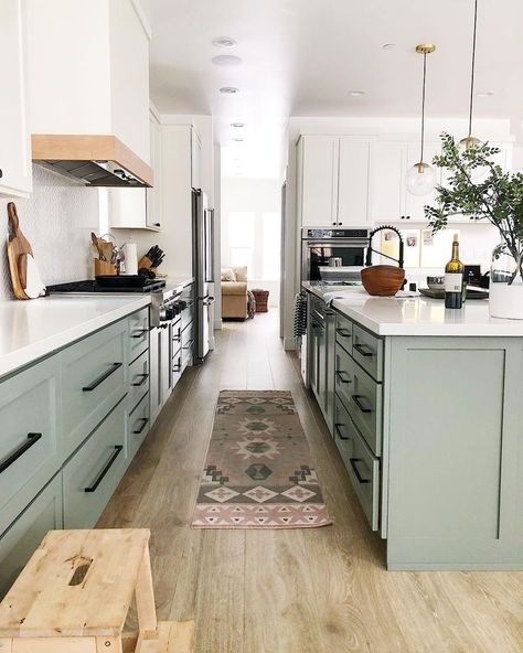 // Green Kitchen Cabinets, Kitchen Remodel Before And After, Spacious Kitchens, Green Kitchen, Kitchen Remodel Small, Küchen Design, Kitchen Style, Cheap Home Decor, Home Fashion