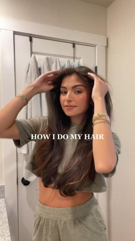 How to get the perfect blow out/ blow dry hair with blow dryer brush at home in 2022 | Blow dry hair, Hair tutorial, Blowout hair Simple Blow Dry Hairstyles, Middle Lenght Hairstyles Aesthetic, Revlon Hair Dryer Brush Tutorial, How To Blow Dry Curtain Bangs, Hair Blowdry, Ceramic Showroom, Dry Long Hair, Hair Curling Tips, Starry Lights