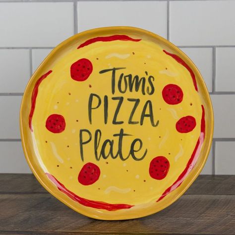 Pizza Plate - perfect for students and PYOP Studio owners. Drawing On Plates Ideas, Pizza Plate, Pizza Branding, Painted Plates, Pottery Painting, Some Ideas, Ceramic Pottery, Projects To Try, Pizza