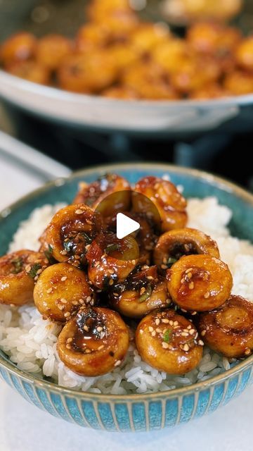 Tiffy Cooks 🥟 Easy Recipes on Instagram: "Have you ever tried SWEET AND SOUR mushrooms? Recreated my dad’s childhood recipe and it only takes 20 minutes! Seriously so good you need to give it a try! 

Full recipe link in bio :) 

#mushroom #easyrecipes #mushrooms #sweet #rice #dinnerideas #vegetarianrecipes #homecooking #cookingvideo #vegetarianfood" Snow White Mushroom Recipes, Sweet And Sour Mushrooms, Tiffany Cooks, Mushroom Rice Recipes, Easy Mushroom Recipes, Tiffy Cooks, Vegetable Side Dishes Healthy, Mushroom Recipes Healthy, Sweet Rice