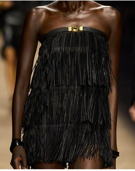 Outfit Graduacion, Rich Girl Style, Fashion Souls, Runway Gowns, Fringe Fashion, Model Inspo, New Years Eve Outfits, Couture Details, Couture Runway