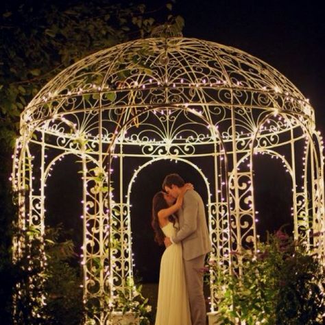 Bride & Groom Country Wedding Pictures, Mountain Dream Homes, Portable Gazebo, Country Western Wedding, Vertical Garden Design, Indoor Wedding Ceremonies, Country Barn Weddings, Gazebo Wedding, Garden Gazebo