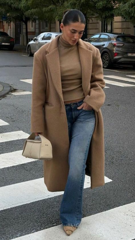 #autumn #outfit #outfitideas #outfitinspo #winter #coat #bigcoat #oversized #long #blazer #longcoat #elegant #dressy #chic #minimalist #minimalistic #cold #outfitsforcolddays #colderdays #coldweather #cool #coolweather #weather #lowrisejeans #bootcutjeans #lowrise #bootcut #low #boot #jeans #90s #aesthetic #skinny #beige #brown Brown Jeans Outfit Aesthetic, Brown Jeans Outfit, Bootcut Jeans Outfit, Brown Jeans, 90s Aesthetic, Boot Jeans, Long Blazer, Winter Fits, Low Rise Jeans