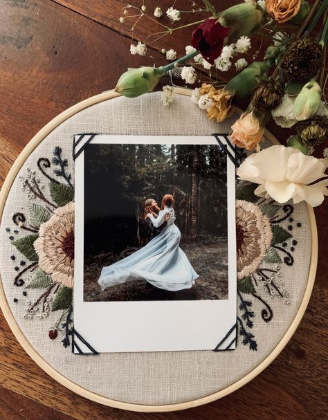 #embroidery #frame #polaroid #floral #floralembroidery #hoop #wedding #weddingphotography #weddingdress #love Photo Hoop Ideas, Embroidery With Polaroid, Polaroid Embroidery Frame, Diy Embroidery Frame, Frame Polaroid, Handmade Logo, Embroidery Frame, Polaroid Frame, Blue Embroidery