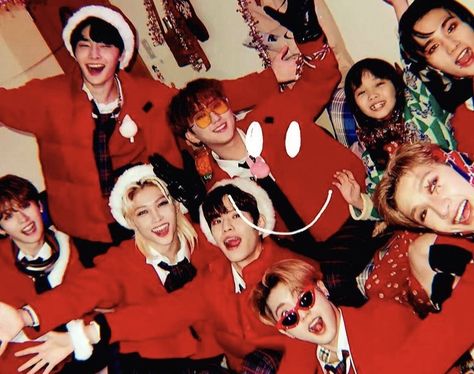 Straykids Christmas Icons, Christmas Evel Skz, Christmas Evel Stray Kids, Skz Diy, Shuffles Ideas, Skz Christmas, Christmas Evil, Stray Kids Christmas, Christmas Kpop