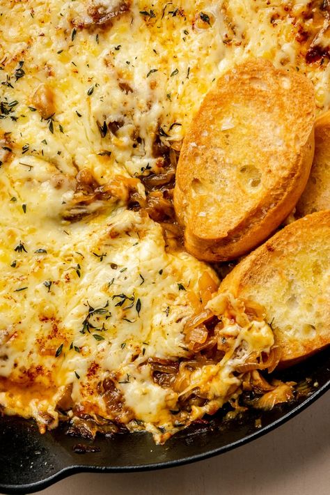 French Onion Soup Dip Recipe, French Onion Skillet, Hot Onion Dip, Skillet Dip, Gluten Free Baguette, Fed And Fit, French Soup, Fancy Appetizers, French Onion Dip