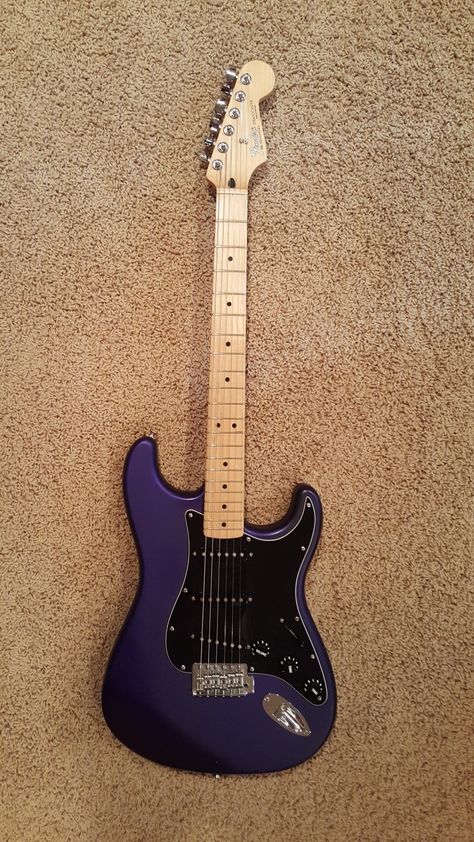 Purple strat Purple Guitar Aesthetic, Purple Bass Guitar, Purple Electric Guitar, Guitar Purple, Purple Guitar, Rare Guitars, Electric Guitar Design, Guitar Obsession, Cool Electric Guitars