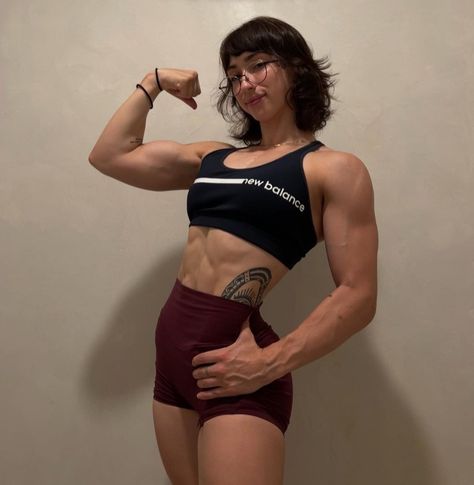 Buff Women, Ripped Girls, Fitness Inspiration Body, Gym Inspiration, Fitness Models Female, Muscle Girls, Human Anatomy, Lean Muscle, Muscle Women