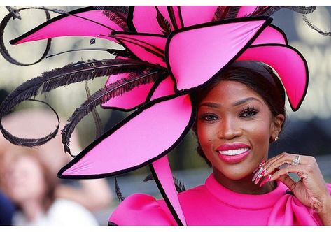 France Monde | Les chapeaux les plus fous aperçus lors du Royal Ascot Ascot Horse Racing, Europe Fashion, Royal Ascot, High Society, Pink Outfits, Vaseline, Horse Racing, Festival Outfits, Ladies Day