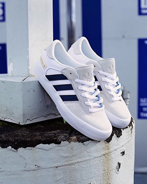 1,333 Likes, 16 Comments - RUKUS103 (@rukus103) on Instagram: “All new silhouette from @adidasskateboarding  Matchbreak Super in white and navy🎣 Available in…” British Preppy, Loafers Platform, White Casual Sneakers, Adidas Shoes Mens, Adidas Skateboarding, Mens Casual Outfits Summer, Comfort Women, Skate Style, Sneakers Adidas