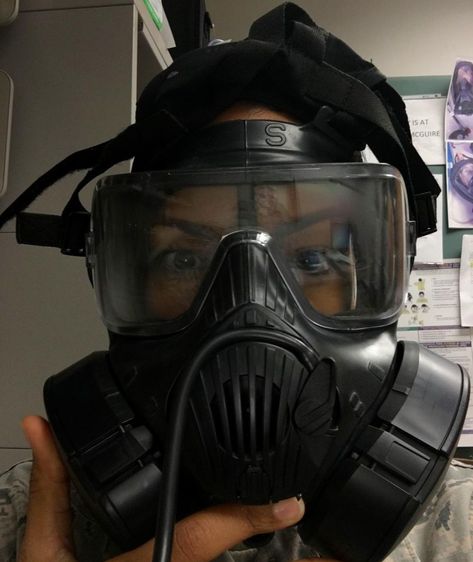 M50 Gas Mask, Gas Mask, Master Chief, Cool Photos, Face Mask, Presentation, Mask, Pins, Quick Saves