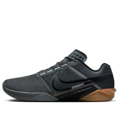 The  is a lightweight and responsive training shoe that provides explosive energy return and support for CrossFit and other high-intensity workouts. #Nike #Metcon Black Men Fall Fashion, Best Gym Shoes, Every Man Should Own, Black Nike Sneakers, Suzuki Carry, Crossfit Shoes, Functional Fitness, Mens Running Shoes, Monk Strap Shoes