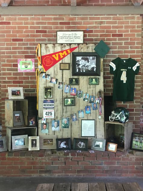 Senior Softball Table Display, Graduation Display Table For Guys, Senior Table Ideas For Boys, Senior Graduation Table Display, Graduation Display Table, Senior Display Table Ideas, Senior Boards, Graduation Party Picture Display, Graduation Photo Displays