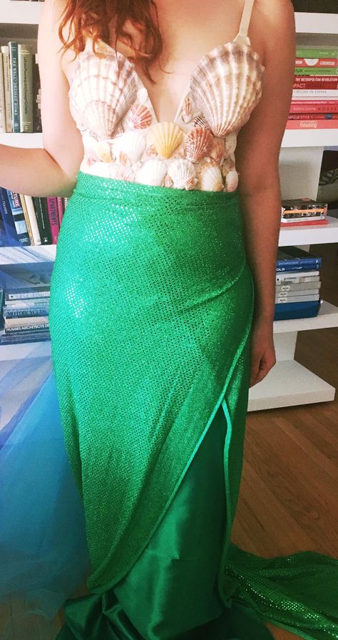 DIY Mermaid Costume Easy Diy Mermaid Costume, Mermaid Costume Diy Womens, Diy Mermaid Skirt, Mermaid Outfit Ideas, Halloween Blonde, Diy Mermaid Costume, Adult Mermaid Costume, Diy Mermaid Tail, Halloween Mermaid