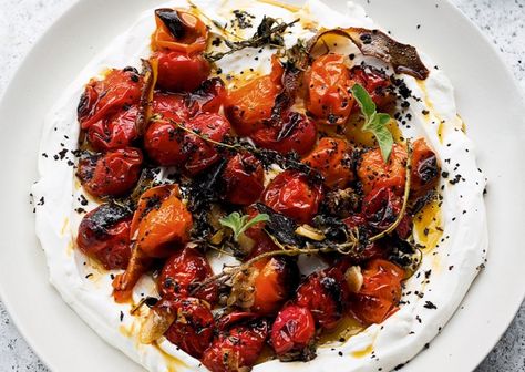 Hot charred cherry tomatoes with cold yoghurt reciope | Ottolenghi Recipes Roasted Tomato Salad, Pomegranate Recipes Salad, Yoghurt Recipe, Cherry Tomato Recipes, Ottolenghi Recipes, Lots Of Food, Pomegranate Salad, Crab Salad, Yotam Ottolenghi