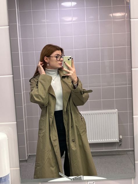 Light Green Trench Coat Outfit, Green Raincoat Outfit, Raincoat Outfit Aesthetic, Trench Coat Outfit Aesthetic, Trenchcoat Aesthetic, Lucy Carlyle, Raincoat Outfit, Green Raincoat, Green Trench Coat