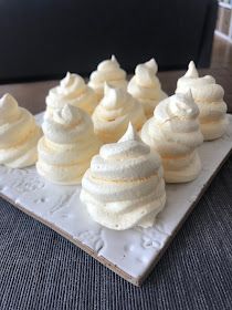 Peppermint Meringues, Meringue Cookie, Meringue Cookie Recipe, Baked Meringue, Meringue Recipe, Sugar Cookie Royal Icing, Meringue Powder, Powder Recipe, Meringue Cookies