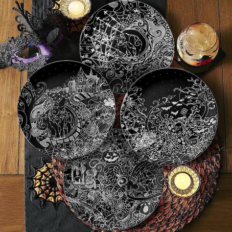 Spooky Tablescape, Wicca Alter, Sophisticated Halloween, Fall Dining Table Decor, Home Decor Dark, Fall Dining Table, Halloween Plates, Halloween Entertaining, Witchy Gifts