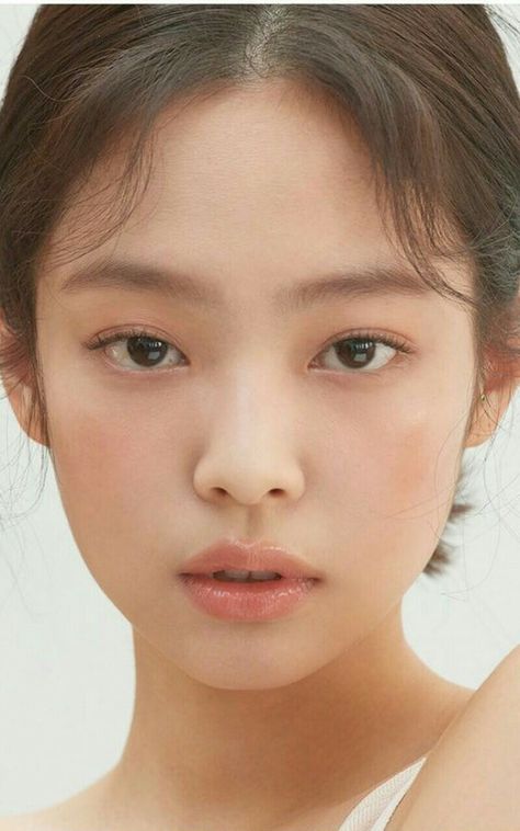 Korean Bangs Hairstyle, Korean Bangs, One Two Three, Diy Beauty Hacks, Without Makeup, Kim Jisoo, Korean Makeup, Blackpink Jennie, Marie Claire