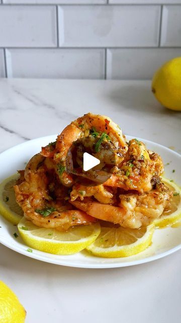 @pete_eatss on Instagram: "Spicy Garlic Lemon Pepper Shrimp 🔥🧄🍋🌶️🍤 This will probably be your new favorite way to eat shrimp or you can even do this with another protein. I like serving this like a shrimp cocktail. I place the butter sauce in a bowl and keep the tails on the shrimp so it could be dipped and easily enjoyed. If you make it, let me know how you like it! Full recipe below: Serves 3 What you’ll need ⬇️ Shrimp: 16 shrimp 5 minced garlic 2 tsp garlic powder Zest from 1 lemon @wonderfulseedlesslemons Salt to taste 2 tsp black pepper Hot sauce to taste 1 tbsp Neutral oil Spicy Garlic Lemon pepper butter: 1 tbsp neutral oil (I used extra virgin olive oil) 6 tbsp unsalted butter 1 lemon juiced Zest from 1 lemon (optional) 2 tsp honey or sweetener (optional) hi Lemon Pepper Shrimp, Spicy Garlic Shrimp, Cajun Shrimp Recipes, Pescatarian Diet, Pepper Shrimp, Garlic Prawns, Garlic Butter Shrimp, Prawn Recipes, Catering Ideas Food