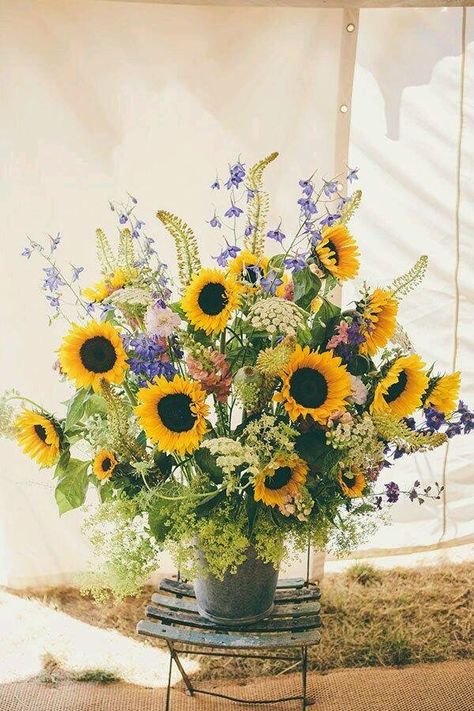 Sunflower arrangements Sunflower Centerpieces, Sunflower Arrangements, Diy Wedding Reception, Flowers In A Vase, Rustic Fall Wedding, Wedding Flowers Summer, Rustic Wedding Centerpieces, Fall Wedding Flowers, Wedding Table Decorations