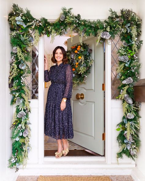 This Texas Home Is Filled With Classic Holiday Charm and Meaningful Family Traditions James Farmer Christmas, Christmas In The Hamptons, Grand Millennial Christmas Decor, Traditional Outdoor Christmas Decor, Texas Christmas Decor, Angora Cat, Southern Living Christmas, Grandmillennial Style, Southern Living Magazine