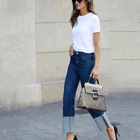 All Posts • Instagram Heels Work Outfit, Pumps Outfit, Casual Chic Spring, Work Outfit Office, Trendy Business Casual, Business Casual Outfits For Women, Summer Work Outfits, Casual Work Outfits, Tshirt Outfits