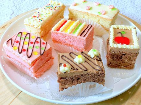 Old School Buttercream Cake Slices Buttercream Cake Recipe, Baking Simple, Cake Base Recipe, Basic Baking, Chocolate Swiss Meringue Buttercream, Clafoutis Recipes, Slice Cake, Cake Slices, School Cake