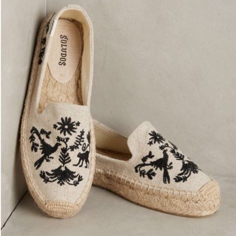 Brand New Soludos Otomi Espadrilles With Damages Features: Cotton Linen Upper Lovely Black Embroidered Detail 1" Jute Insole Condition: Does Not Come With Box Black Line Across The Soludos Left Shoe Has A Stain Mark On Both Sides - Looks Like A Water Mark The Jute In Both Shoes Inside Is Separating On The Sides Not Sure If This Eventually Happens Or This Is Normal Please Check Soludos For Sizing. Luxury White Espadrilles, Luxury Round Toe Espadrilles With Suede Lining, Espadrille Nike, Luxury Espadrilles, Lounge Vibes, Platform Espadrilles, Pretty Shoes, Shoe Obsession, Espadrille Shoes