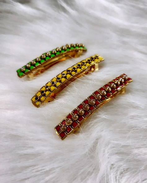 Centre Clips at just Rs.50/- Follow @kagidham.krafts SILK THREAD KUNDHAN BANGLES, CLIPS , KIDS BANGLES , HEAD BANDS 😍 Colors Can Be Customized Available in all Sizes 1.0 /1.2/2.0/2.2/2.4/2.6/2.8/2.10/2.12 FOR ORDERS DM/ WhatsApp @7418408622 💎Bridal Bangles 💎Baby Shower Return Gifts 💎Return Gifts 💎Gift Hampers 💎Regular Wears 💎Funcional Wear 💎Party Wear 💎Office Wear Thread Bangle Designs, Kundan Clips, Bed Designs Latest, Baby Shower Return Gifts, Kids Bangles, Silk Thread Bangles Design, Thread Bangles Design, Diy Hair Accessories Ribbon, Silk Thread Jewelry