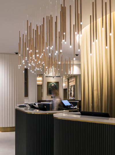 Nulty - Hard Rock Hotel & Cafe, London - Maple Drumstick Light Feature Above Reception Desk Sparkling Fibre Optics Hotel Lighting Design, Lobby Lighting, Luxury Hotels Lobby, Cafe London, Hotel Lobby Design, Reception Desk Design, Light Feature, Hotel Reception, Lobby Interior