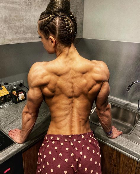 Ekaterina Barmina Tone Muscles Women, Bodybuilder Woman, Muscular Back, Climbing Girl, Ripped Abs, Women's Muscle, Fitness Inspiration Body, Body Motivation, Fitness Models Female