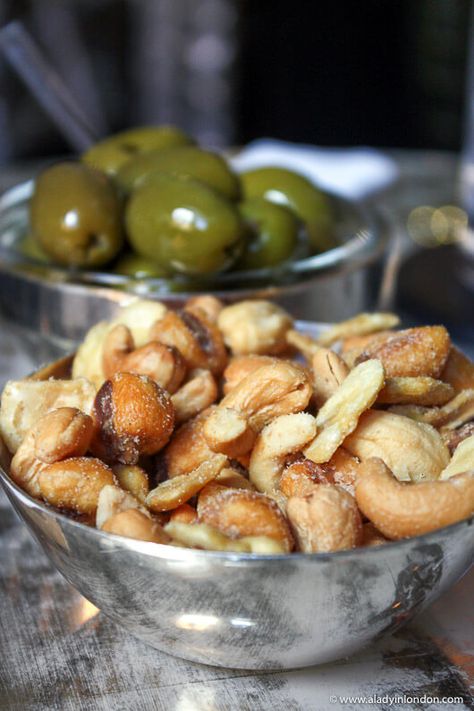 Bar nuts and olives at The Connaught hotel bar in London are great. This review of The Connaught Bar in London will show you what the famous bar at The Connaught hotel in London is like. David Collins’ Connaught Bar is a work of art. The Connaught hotel bar is worth a trip. #bar #london Bar Snacks Cocktail, Wine Bar Food Menu Ideas, Elevated Bar Food, Upscale Bar Food, Bar Snacks Pub, Pub Snacks, Bar Nuts, Pub Snack, Bar Bites