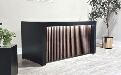 Transform your office or retail space with the stunning Aventurine Reception Desk from MARAM DESIGN OFFICE. This desk is crafted with the highest quality plywood and MDF, and features a beautiful poplar or maple wood design that adds a touch of elegance to any space. The scratch and heat-resistant laminate finish ensures that your desk stays in pristine condition for years to come. With 20 different color and combination options available, you can customize your desk to match your unique style. Wood Slat Reception Desk, Wooden Reception Desk, Consulting Room, Wood Office Desk, Black Drawers, Whiskey Bar, Maple Walnut, Reception Area, Dark Interiors