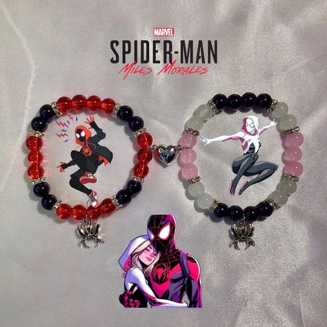 Spiderman Bracelet, Purple Glitter Wallpaper, Kandi Beads, Matching Couple Bracelets, Homemade Bracelets, Disney Bracelet, Bracelet Inspiration, Crochet Case, Bracelet Inspo