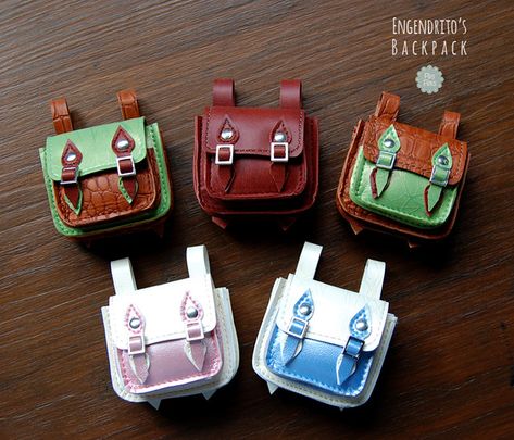 Engendrito's Backpack | PLEASE NOT FLICKRMAIL | Flickr Handmade Leather Bag Pattern, Tiny Purses, Miniature Clothes, American Girl Doll Diy, Leather Folder, Mini Clothes, Cute Polymer Clay, Mini Things, Craft Art