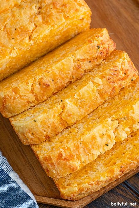 Amish Cheddar Bread, Amish Cheese Bread, Quick Bread Recipes Easy, Cheese Bread Recipe, Cheddar Bay Biscuits, Biscuit Bread, Muffin Bread, Easy Cheese, Cheesy Bread