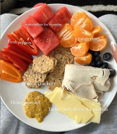 Whole Foods Lunch Ideas, Whole Food Ideas, Healthy Snack Plate, Snack Plate Ideas, Clean Eating Recipes Breakfast, Healthy Lunch Snacks, Clean Snacks, Plate Ideas, Snack Plates