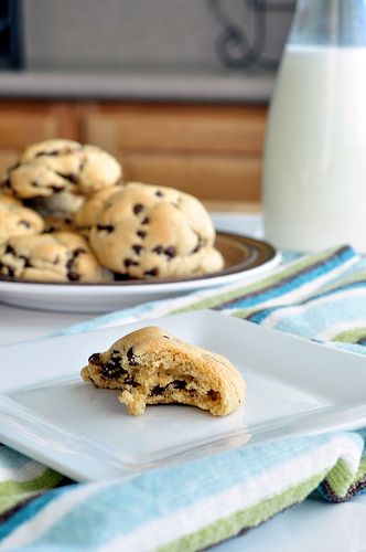 Perfectly Puffy Chocolate Chip Cookies Puffy Chocolate Chip Cookies, Puffy Cookies, Flat Cookies, Fluffy Chocolate Chip Cookies, Awesome Cookies, Soft Cookie Recipe, Pudding Flavors, Fluffy Cake, Best Cookies Ever